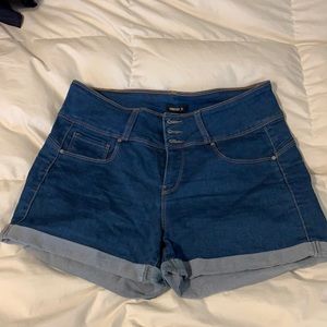 Booty lifting shorts!